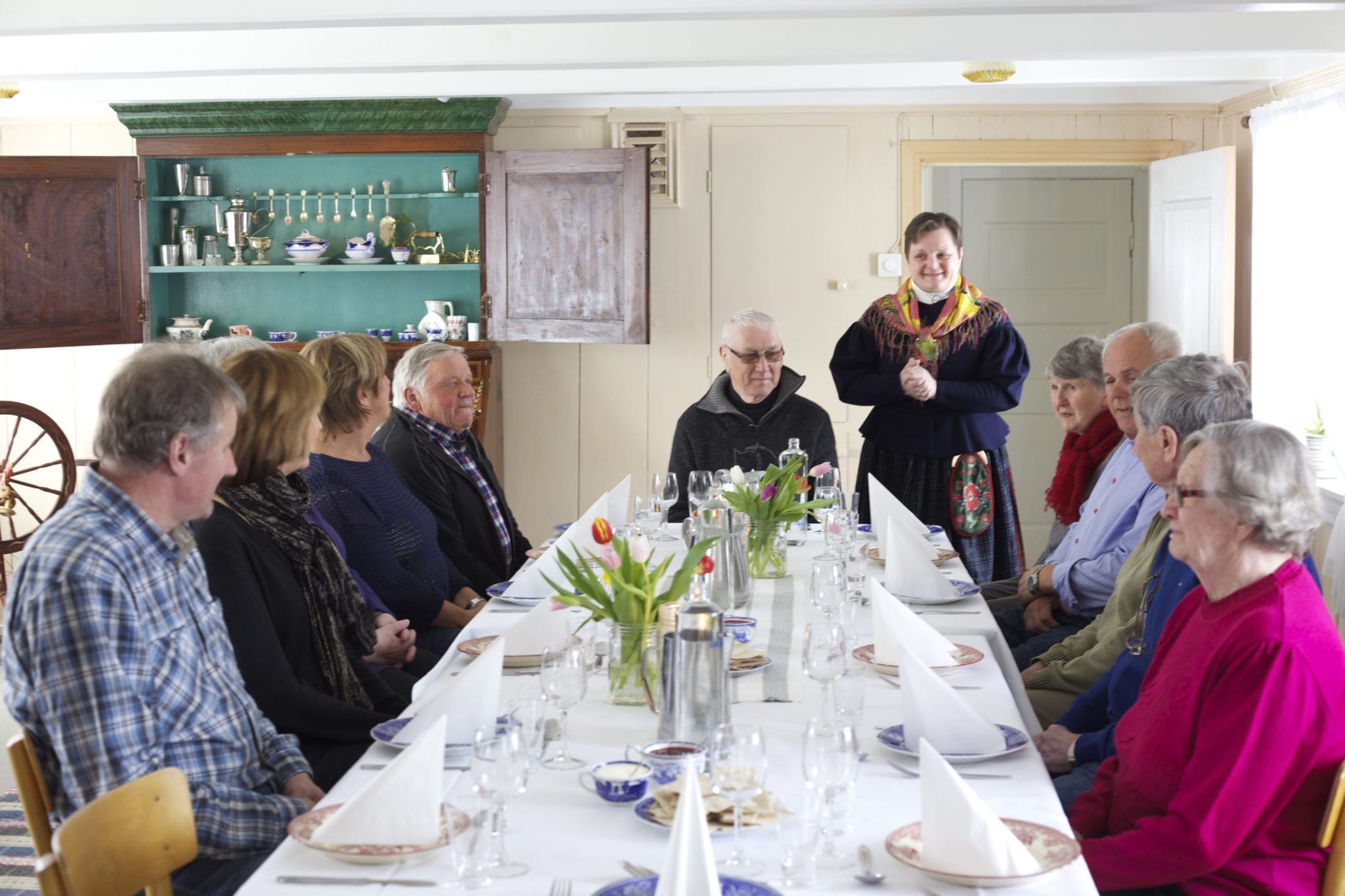 Jorid ønsker velkommen på Skottgården. Foto: Lise Bjelland