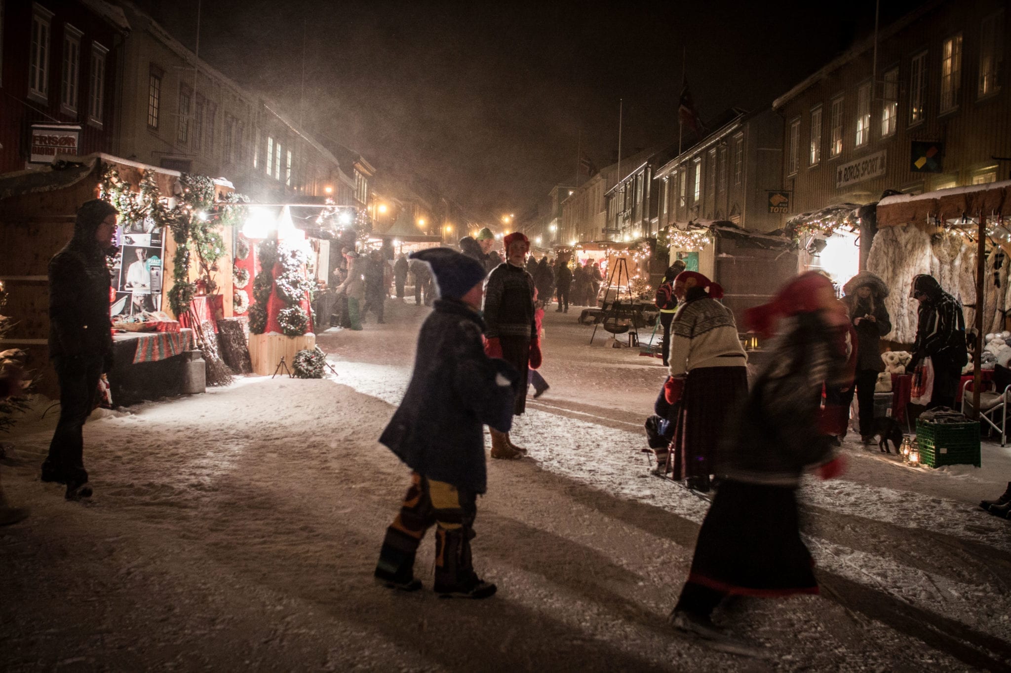 Blå- og rødnisser på Julemarked Røros. Foto: Bjørg Moen Skancke