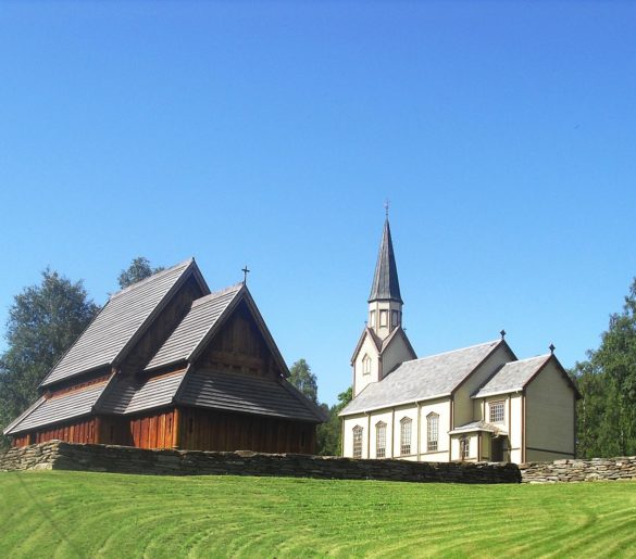 Stavkirka og Haltdalen kirke Stavkirka og Haltdalen kirke