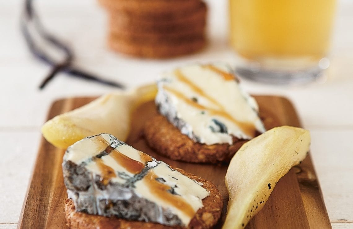 Fjellblå på havrekjeks