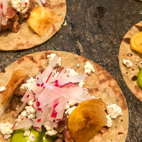 HÅNDMAT: Potetlefse med kalvetartar blir lekker håndmat, og bør bli en sterk utfordrer til den vanlige pølsa i brød.