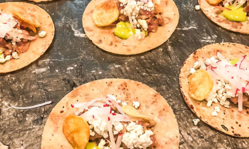 Håndmat HÅNDMAT: Potetlefse med kalvetartar blir lekker håndmat, og bør bli en sterk utfordrer til den vanlige pølsa i brød.