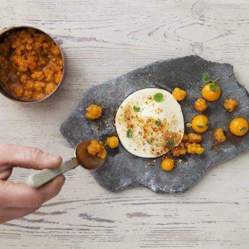 Pannacotta med multer. Pannacotta med multer.